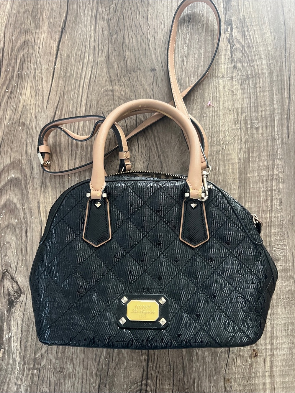 GUESS Juliet Quilted Monogram Girlfriend Dome Satchel Bag Black / Tan. Fair Cond